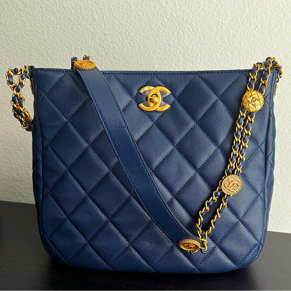 ⭐️CHANEL⭐️22A Twist Your Button Caviar Leather Hobo Shoulder Bag